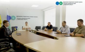 Відкрита розмова про податкові ризики: у податковій службі Київщини зустрілися з представником найбільшої мережі естетичної косметології 