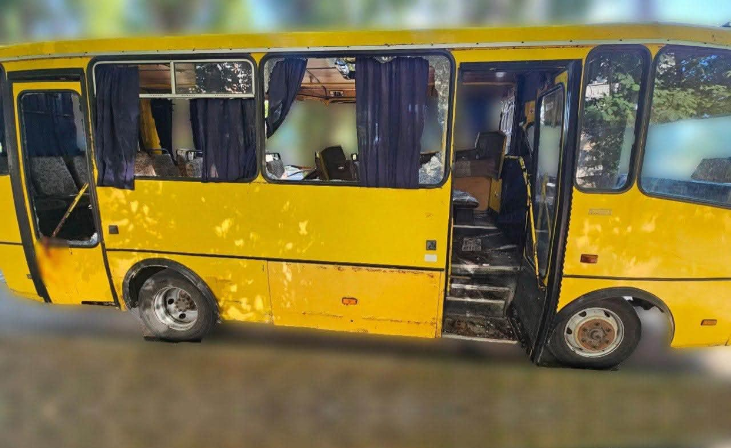 Внаслідок атаки ворога на Херсон постраждали дві працівниці податкової, пошкоджено будівлю ГУ ДПС