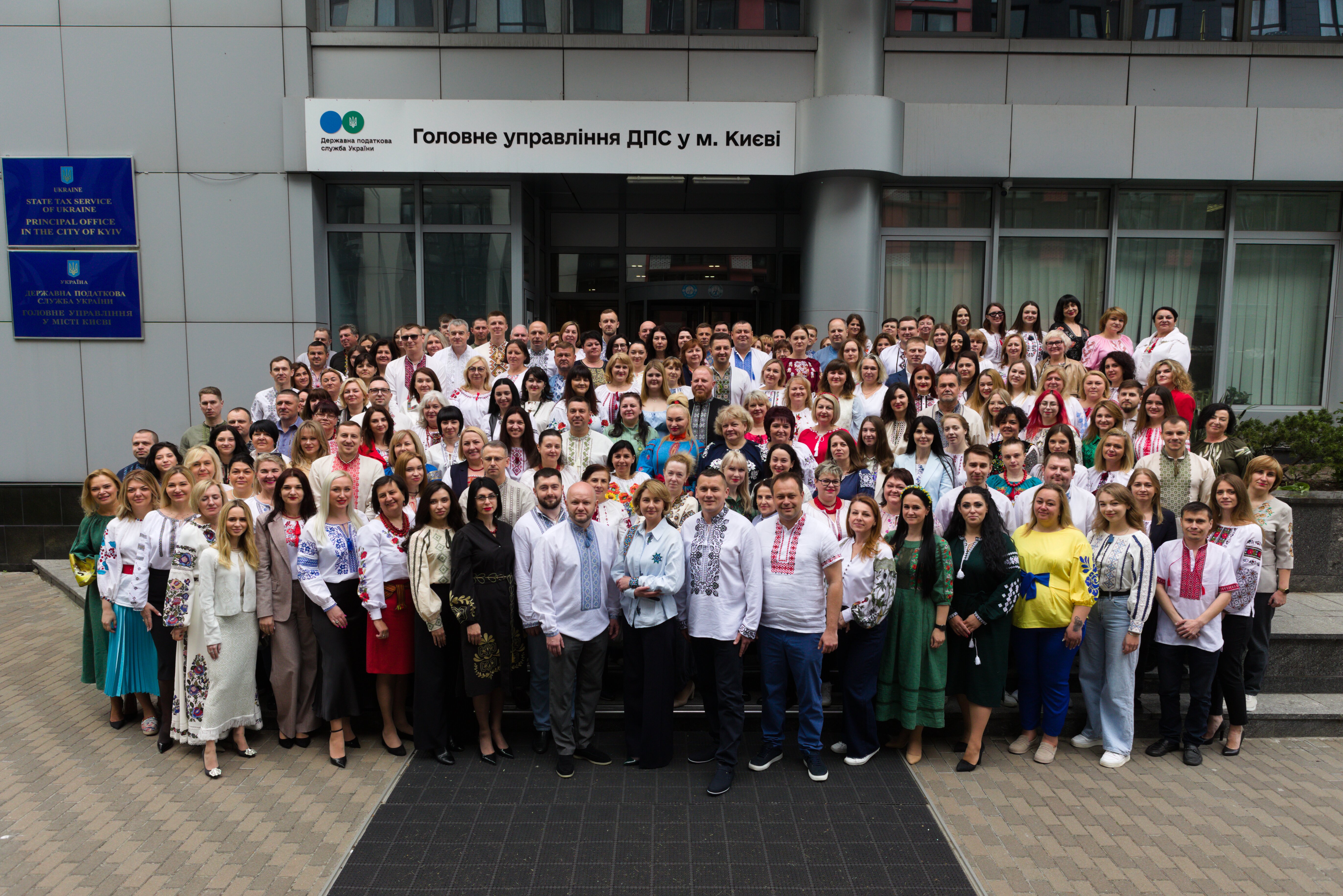 Податківці приєднались до відзначення Дня вишиванки. Фото № 9/8