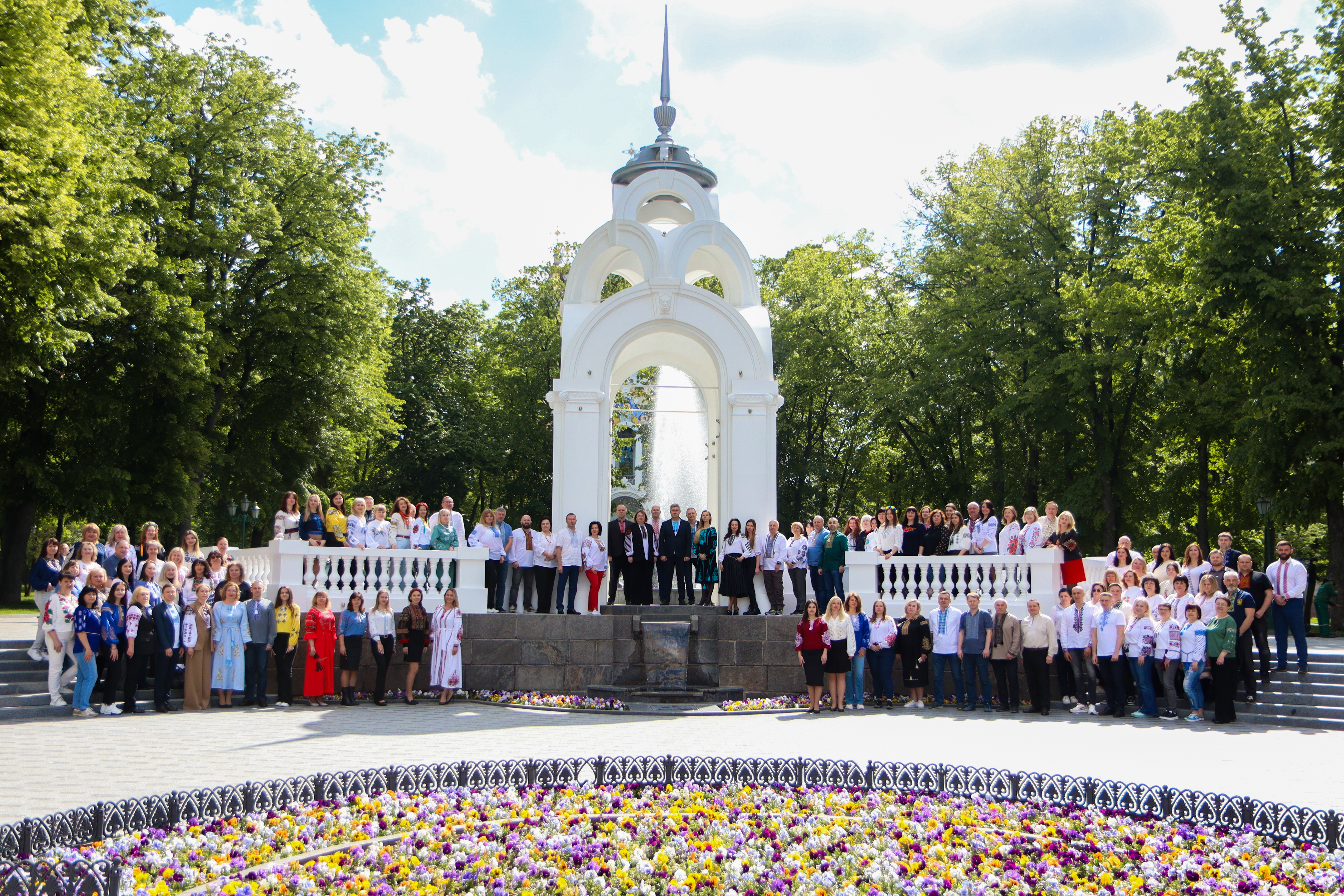 Податківці приєднались до відзначення Дня вишиванки. Фото № 20/19