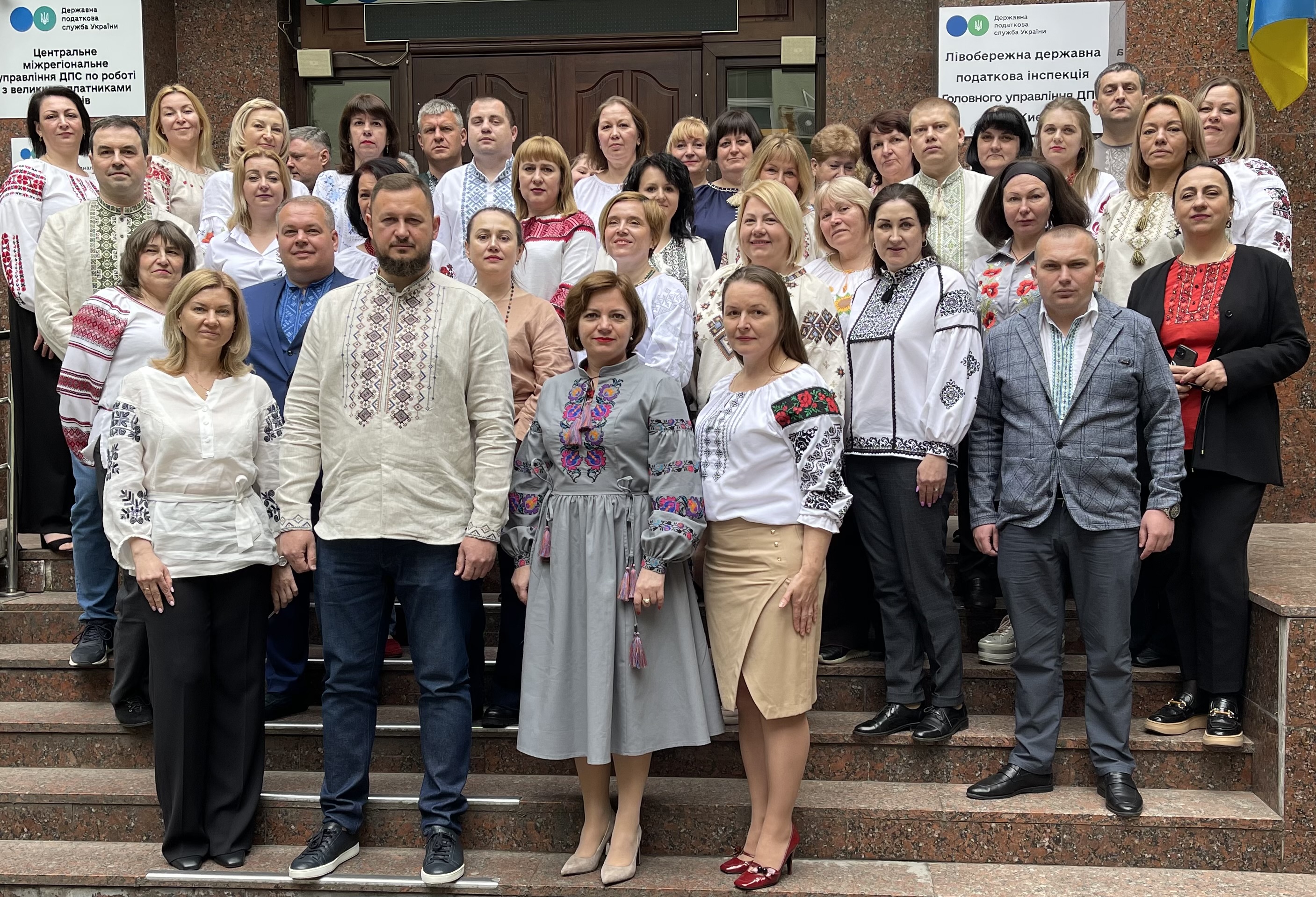 Податківці приєднались до відзначення Дня вишиванки. Фото № 26/25